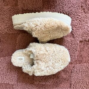 UGG Cream Fluffy Slippers